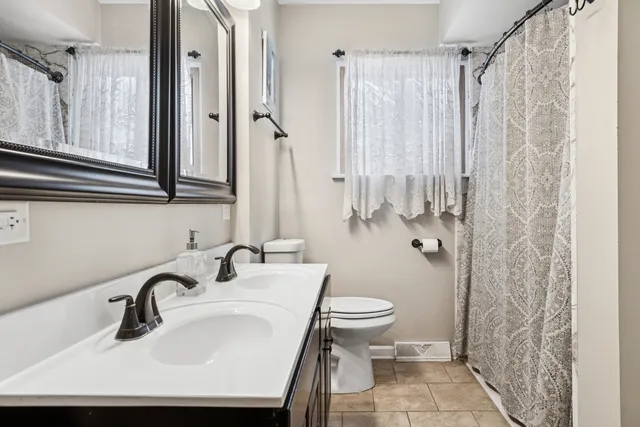 $485,000 | 23-w039 Hackberry Drive, Glen Ellyn, IL 60137