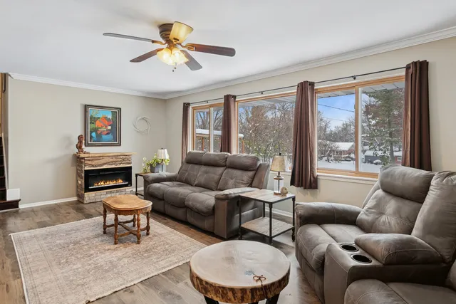 $485,000 | 23-w039 Hackberry Drive, Glen Ellyn, IL 60137