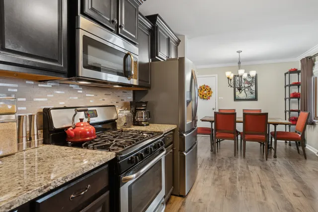 $485,000 | 23-w039 Hackberry Drive, Glen Ellyn, IL 60137