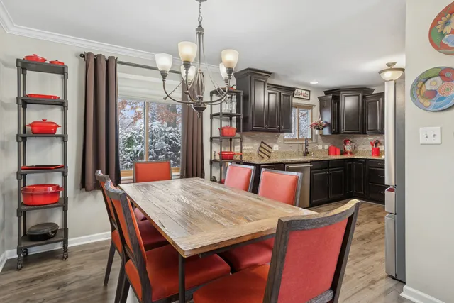 $485,000 | 23-w039 Hackberry Drive, Glen Ellyn, IL 60137