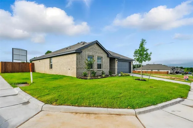 $2,500 | 1401 Quail Crk Drive, Cleburne, TX 76033