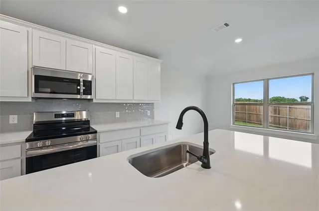 $2,500 | 1401 Quail Crk Drive, Cleburne, TX 76033