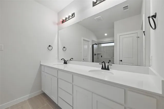 $2,500 | 1401 Quail Crk Drive, Cleburne, TX 76033