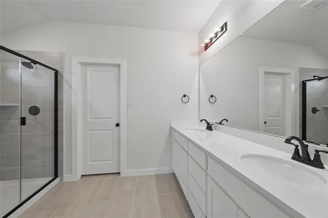 $2,500 | 1401 Quail Crk Drive, Cleburne, TX 76033