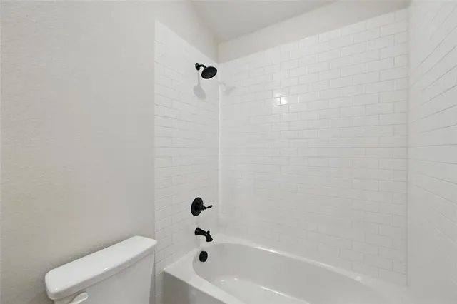 $2,500 | 1401 Quail Crk Drive, Cleburne, TX 76033