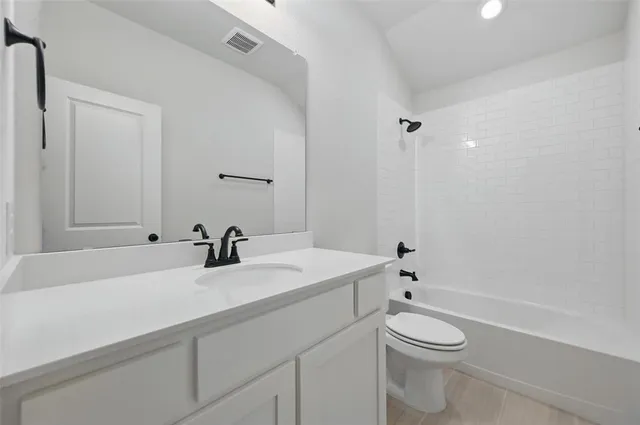 $2,500 | 1401 Quail Crk Drive, Cleburne, TX 76033