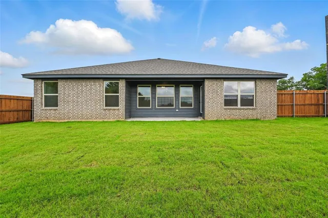 $2,500 | 1401 Quail Crk Drive, Cleburne, TX 76033