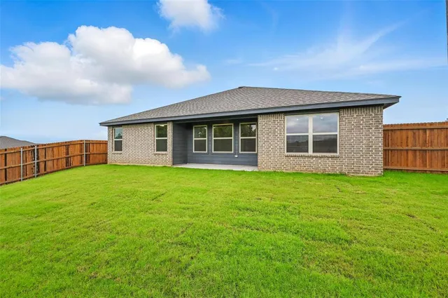 $2,500 | 1401 Quail Crk Drive, Cleburne, TX 76033