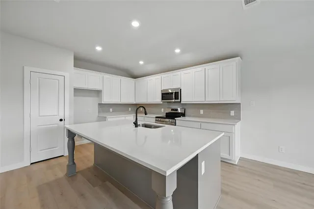 $2,500 | 1401 Quail Crk Drive, Cleburne, TX 76033