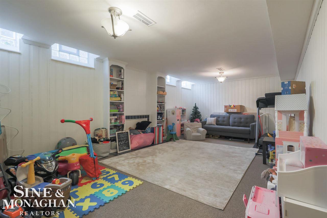 1036 Bedford Road Grosse Pointe, MI 48230 - Photo 34 of 40 50034441-33.JPG