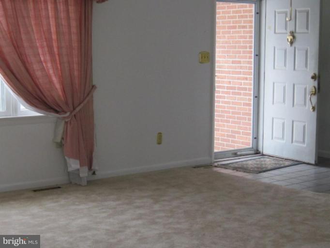 10 Bowman Road Churchville, MD 21028 - Photo 3 of 17 Living Room