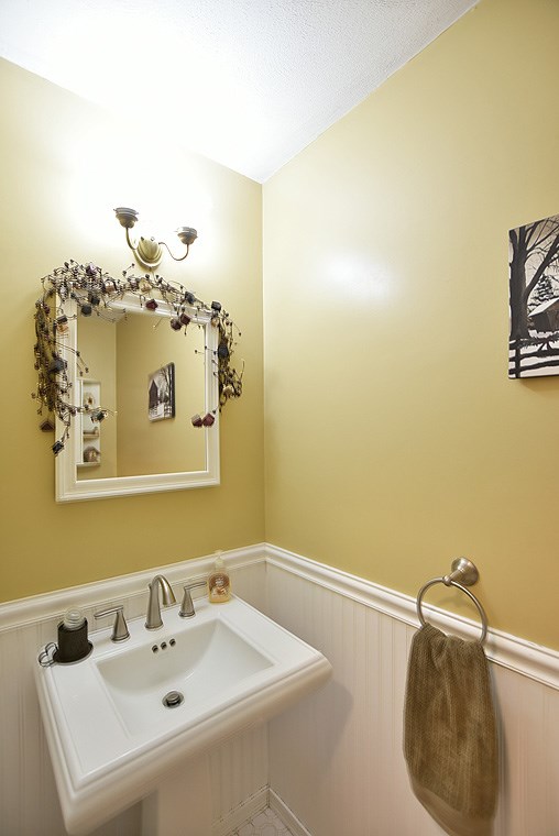 106 Howard Avenue Scituate, RI 02831 - Photo 13 of 29