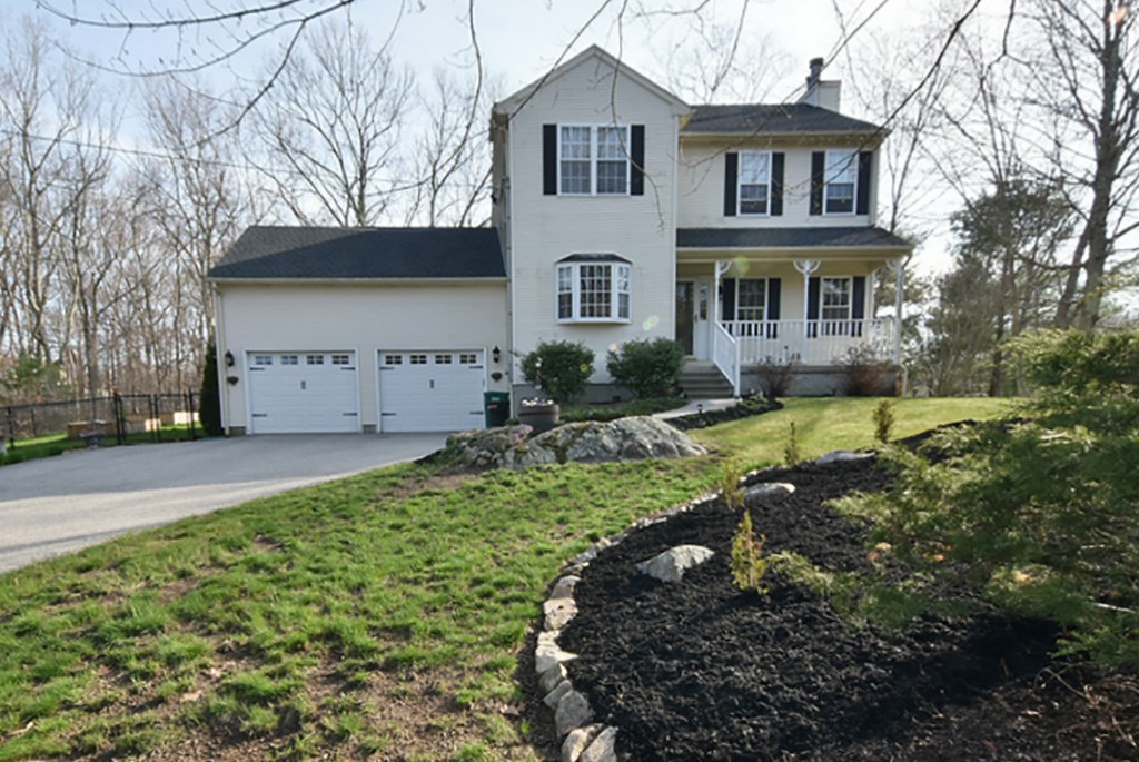 106 Howard Avenue Scituate, RI 02831 - Photo 2 of 29