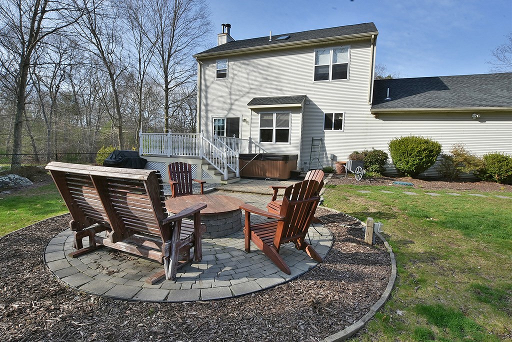 106 Howard Avenue Scituate, RI 02831 - Photo 5 of 29