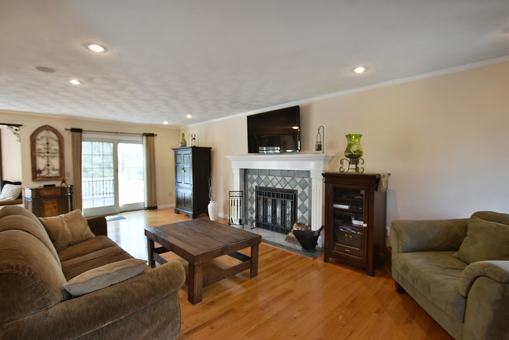 106 Howard Avenue Scituate, RI 02831 - Photo 6 of 29