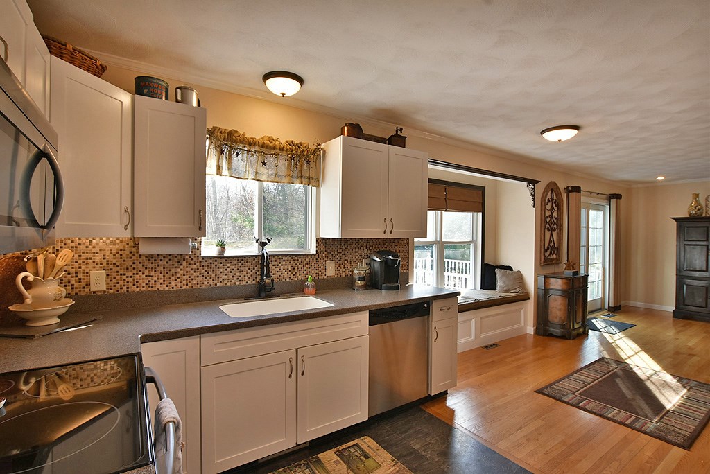 106 Howard Avenue Scituate, RI 02831 - Photo 9 of 29
