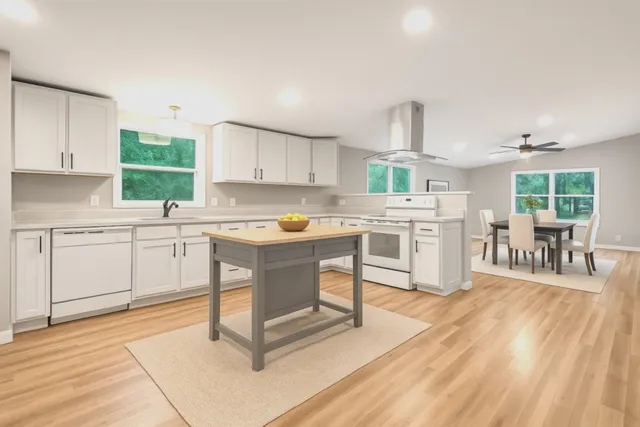 $164,900 | 1190 County Road 3260, Colmesneil, TX 75938