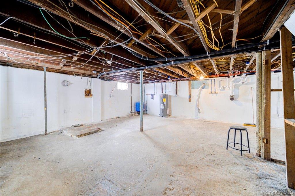 392 Titusville Road Poughkeepsie, NY 12603 - Photo 34 of 43 a view of an empty room
