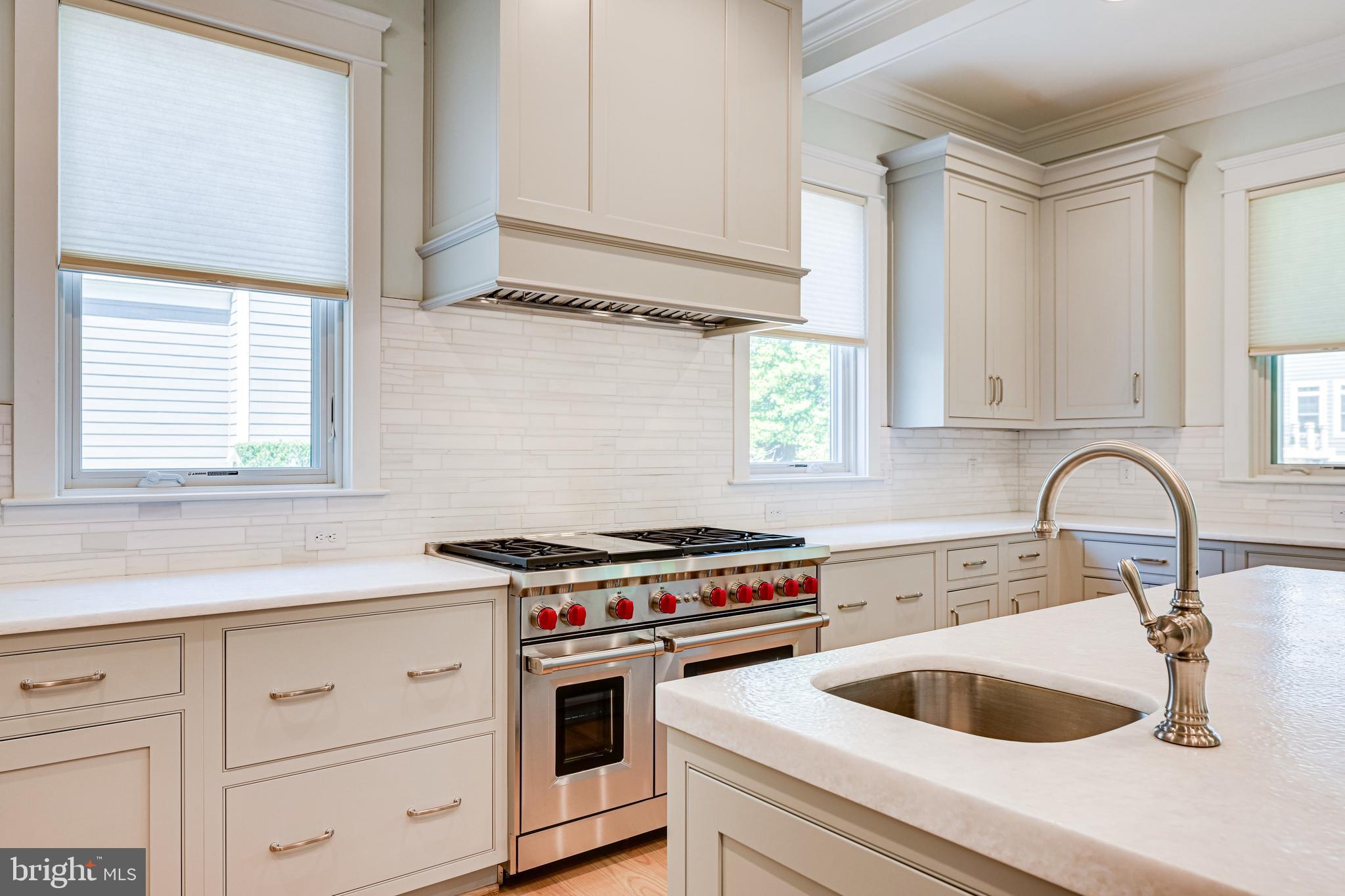 7020 Capitol View Drive McLean, VA 22101 - Photo 12 of 46 Kitchen