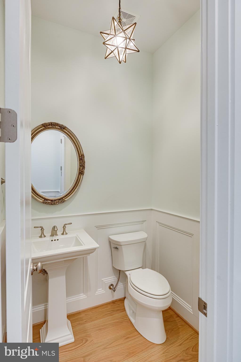 7020 Capitol View Drive McLean, VA 22101 - Photo 10 of 46 Powder Room
