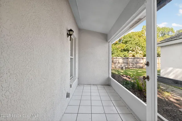 a view of empty room with window