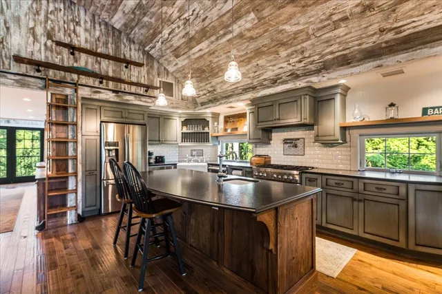 $2,100,000 | 849 River Road, Weare, NH 03281