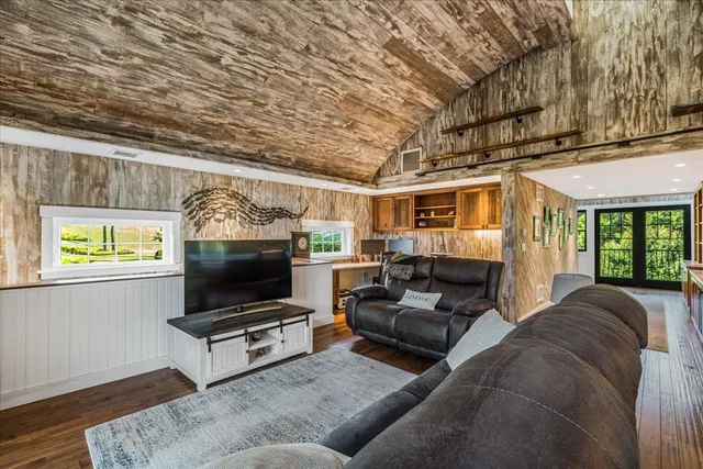 $2,100,000 | 849 River Road, Weare, NH 03281