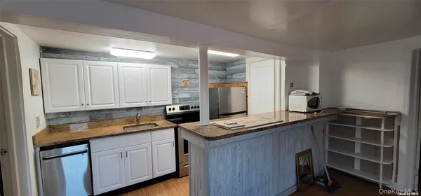 $2,500 | 147 Woodbine Avenue, Unit 1N, Northport, NY 11768