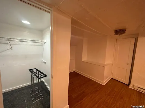 $2,500 | 147 Woodbine Avenue, Unit 1N, Northport, NY 11768