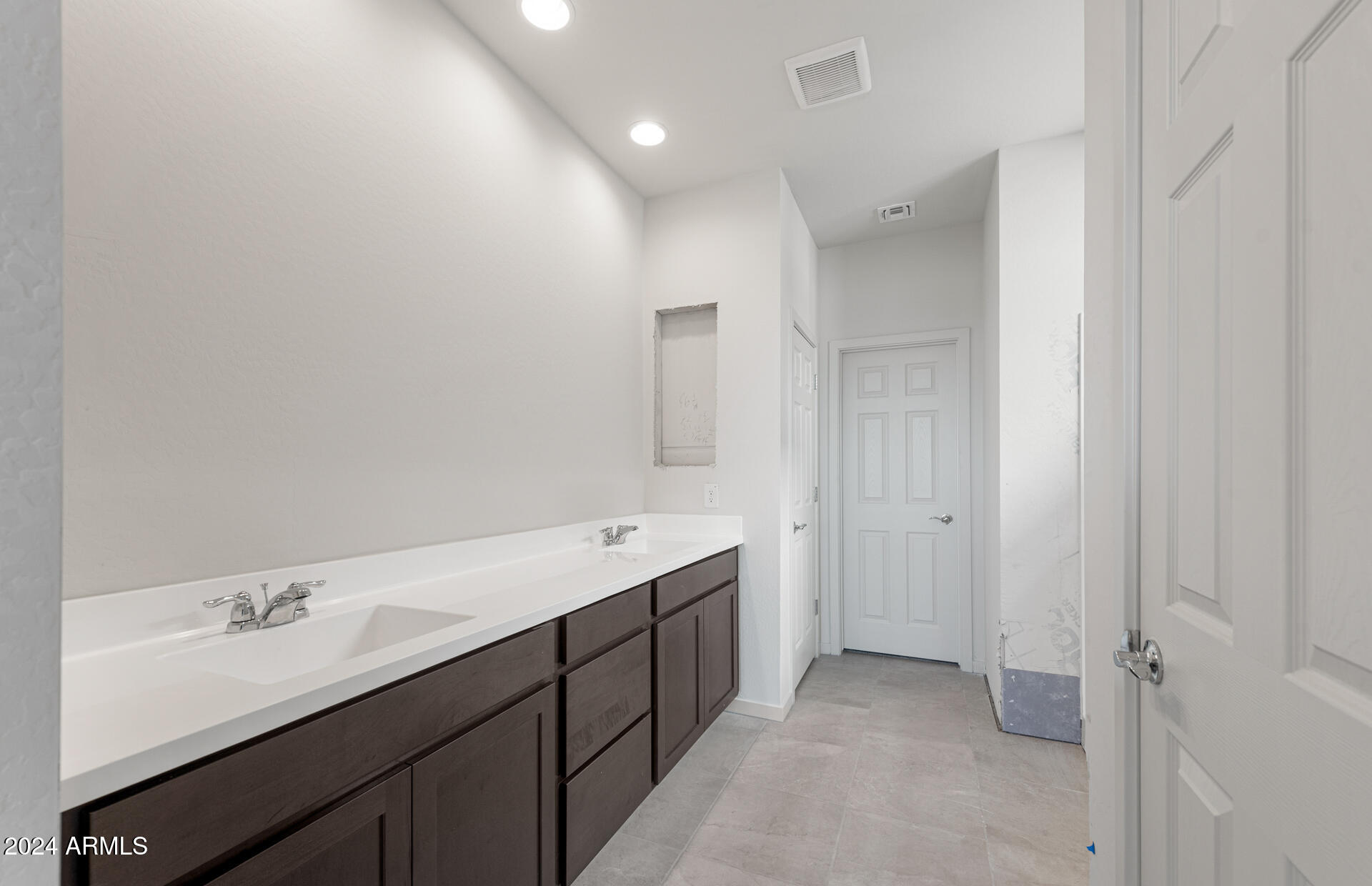 9961 Centennial Road Apache Junction, AZ 85120 - Photo 17 of 34 Owner's Bathroom
