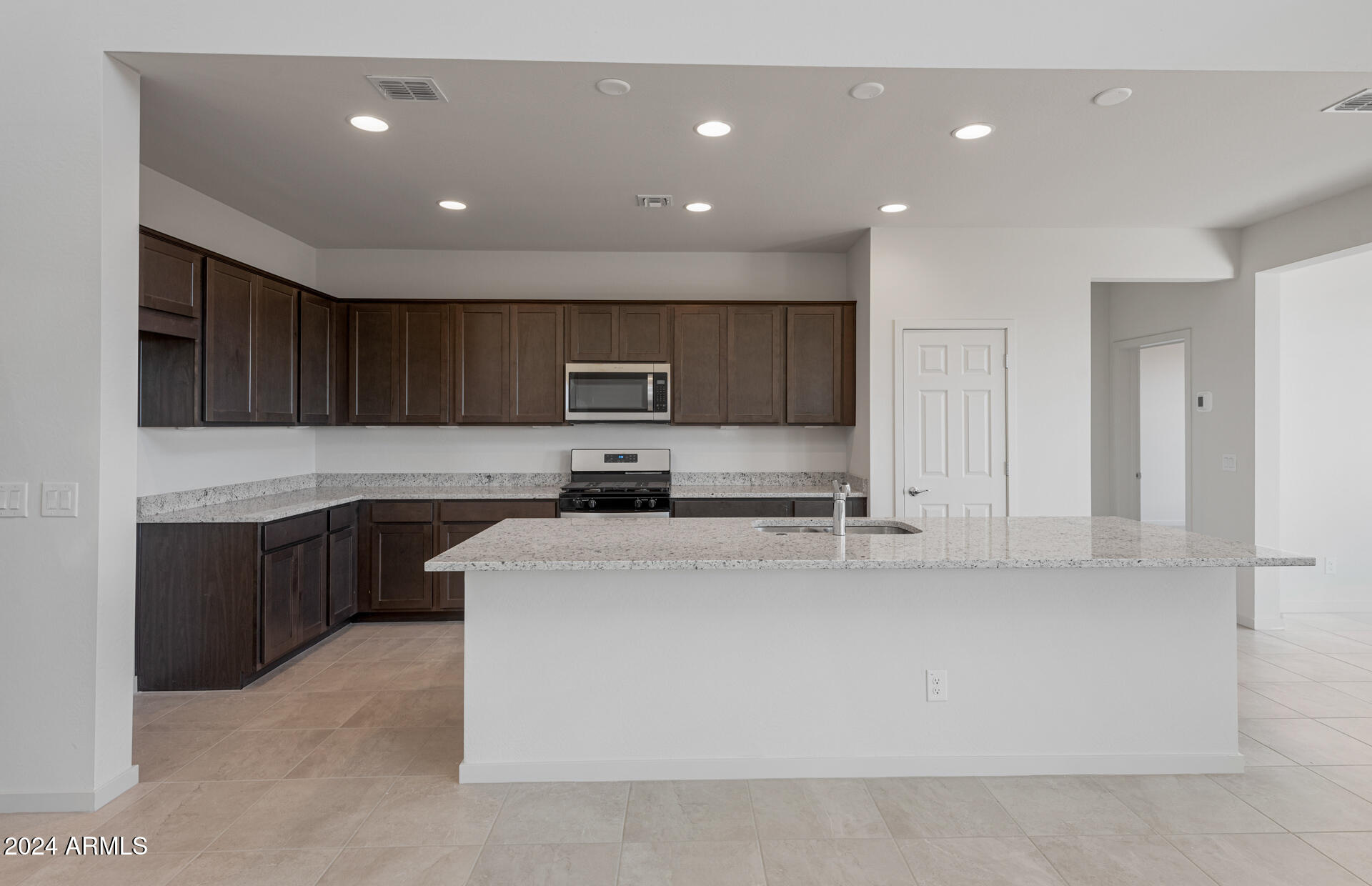 9961 Centennial Road Apache Junction, AZ 85120 - Photo 2 of 34 Kitchen