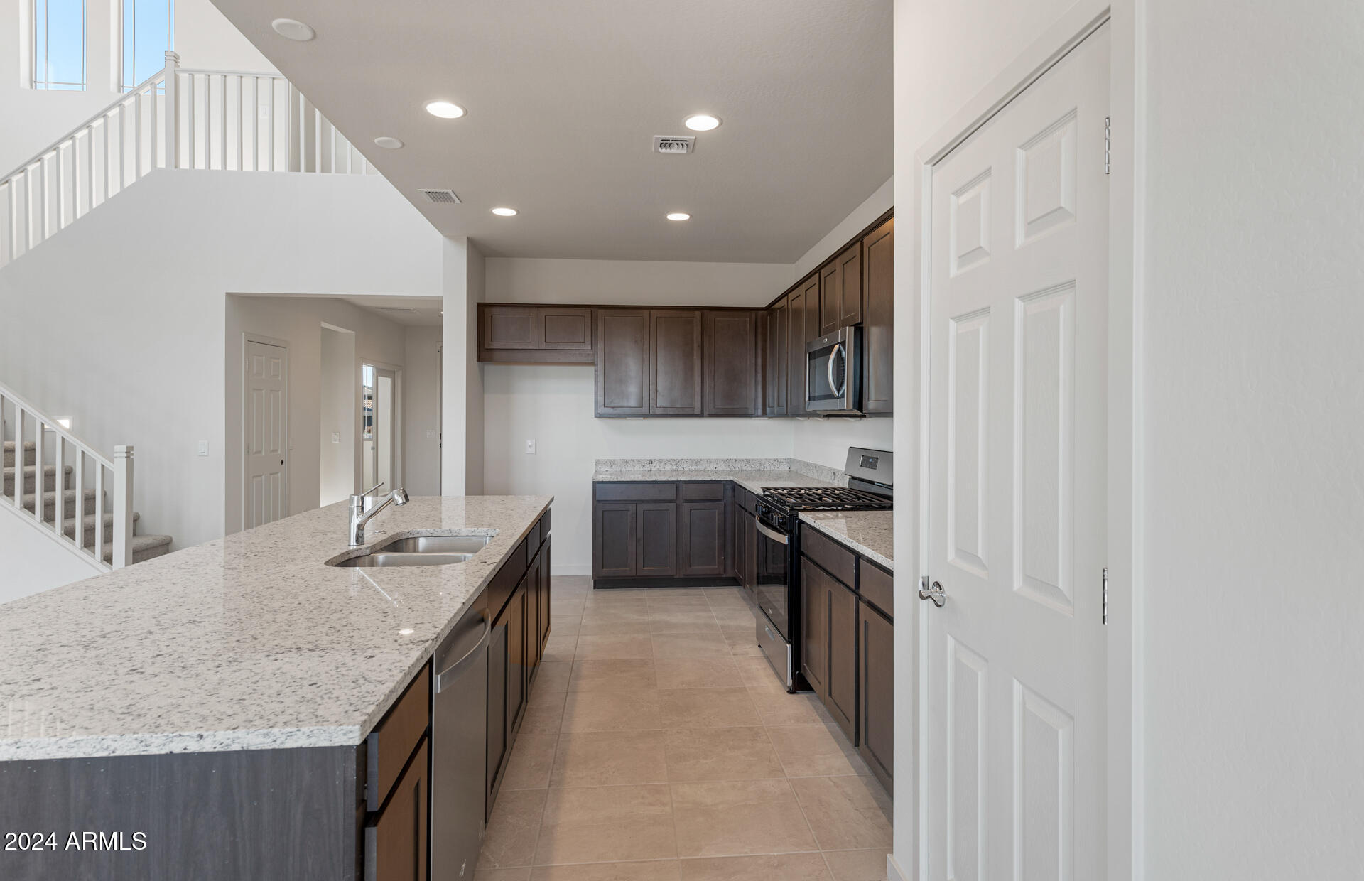 9961 Centennial Road Apache Junction, AZ 85120 - Photo 6 of 34 Kitchen
