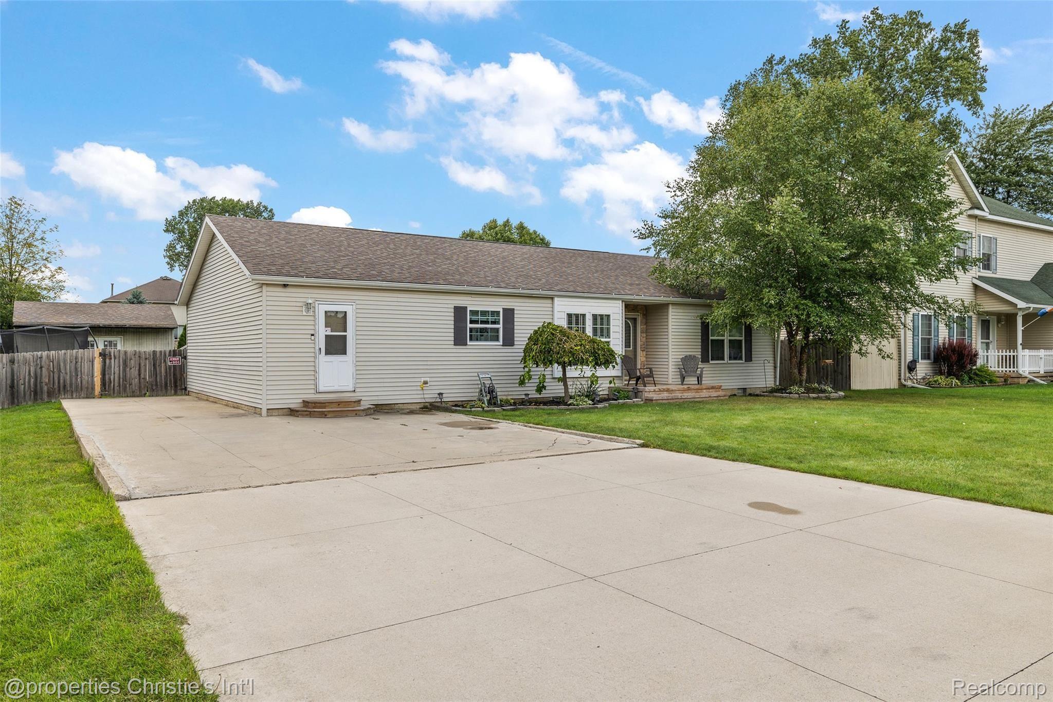 54019 County Line Road New Baltimore, MI 48047 - Photo 5 of 31 54019 County Line-5.jpg