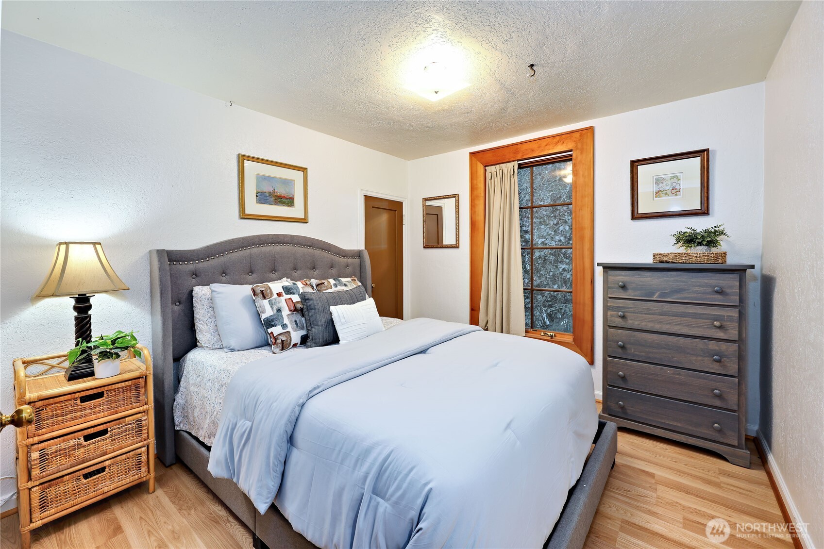 717 Franklin Street Port Townsend, WA 98368 - Photo 18 of 40 a bedroom with a bed and a dresser