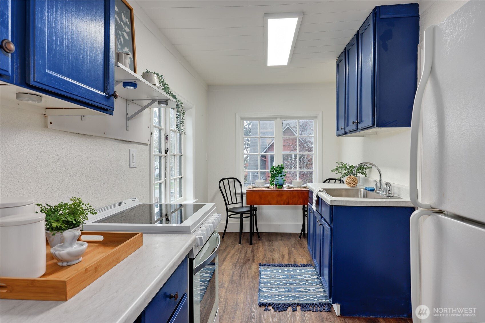 717 Franklin Street Port Townsend, WA 98368 - Photo 28 of 40 a dining room with furniture and wooden floor