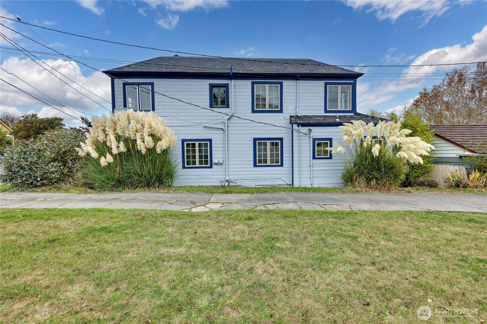 717 Franklin Street Port Townsend, WA 98368 - Photo 4 of 40 a front view of a house with a yard
