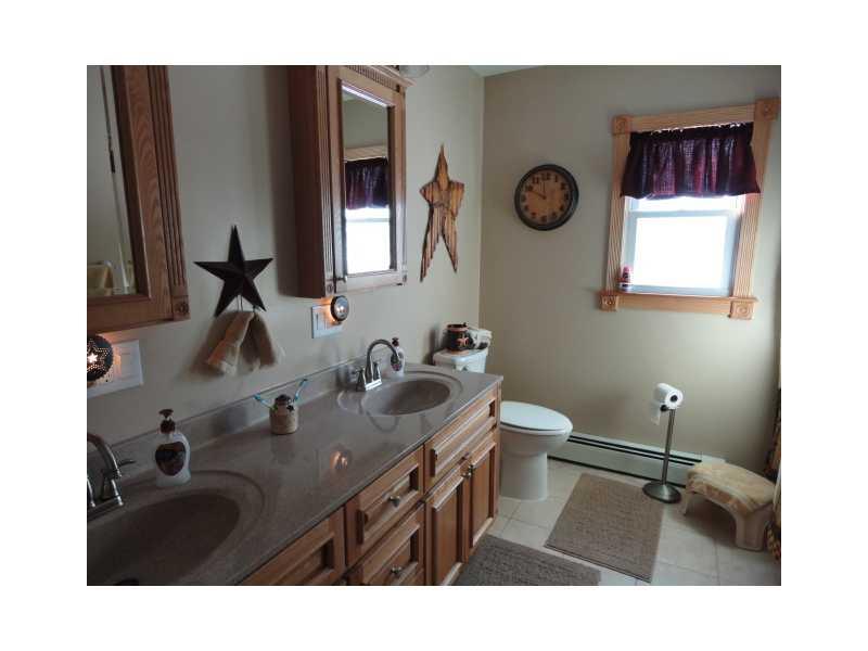 270 Diamond Road Grove City, PA 16127 - Photo 12 of 15 Full Bath.
