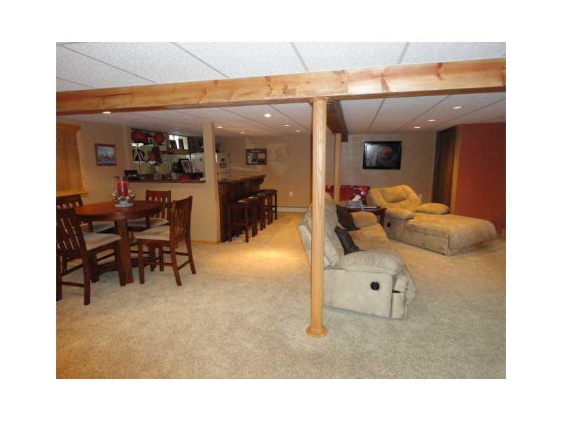270 Diamond Road Grove City, PA 16127 - Photo 14 of 15 Family Room.