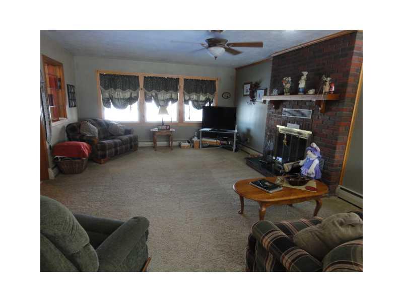 270 Diamond Road Grove City, PA 16127 - Photo 5 of 15 Living Room.