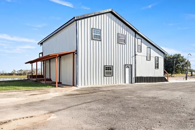 a view of an empty garage