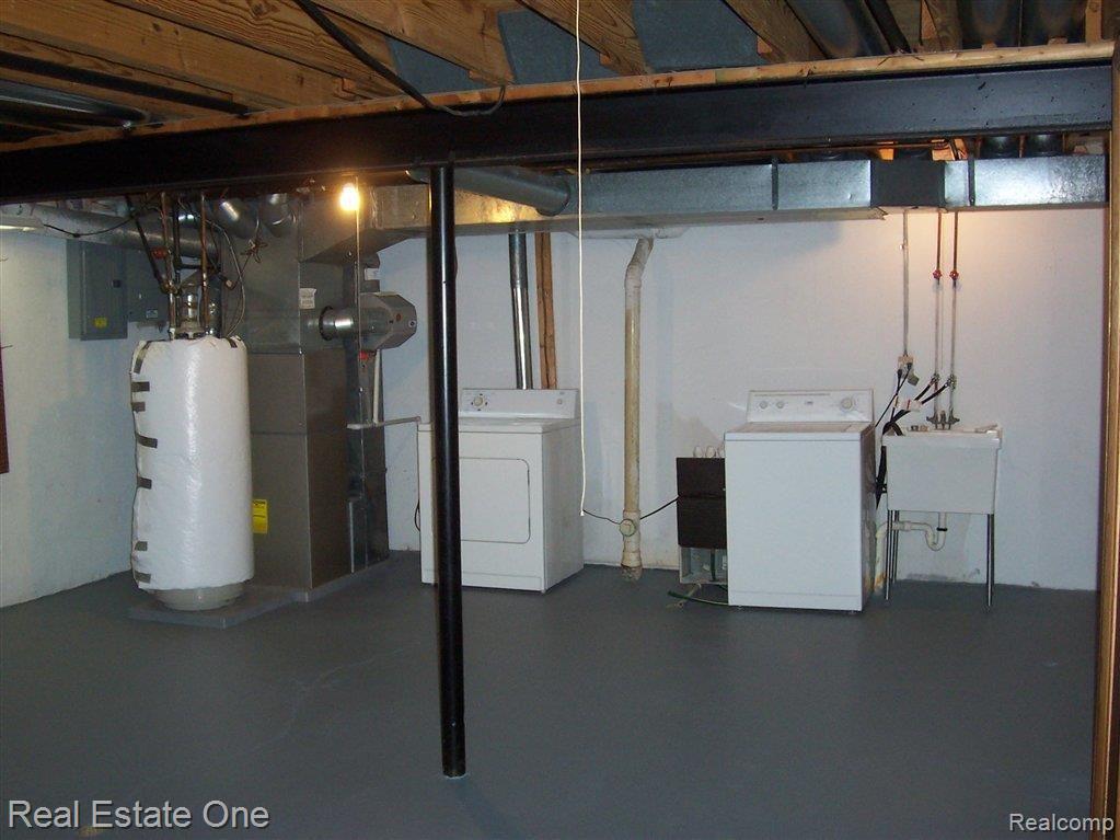 1954 White Birch Court, Unit 129 Rochester, MI 48309 - Photo 23 of 24 Washer & Dryer Included