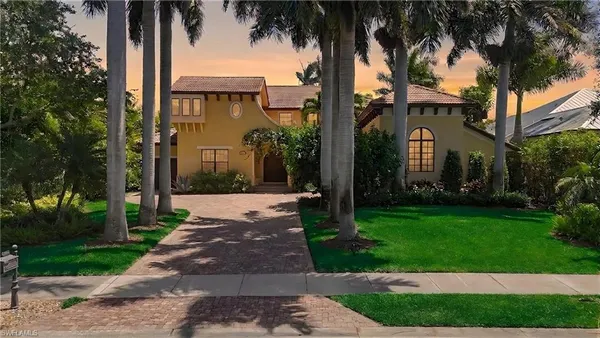 $3,895,000 | 3310 Crayton Road, Naples, FL 34103