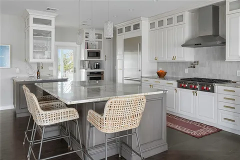 $2,300,000 | 1090 Buttonwoods Avenue, Warwick, RI 02886