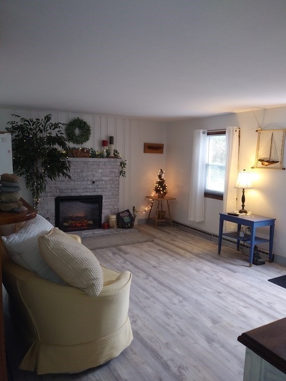 23 Gitche Gumee Road Buzzards Bay, MA 02532 - Photo 4 of 18