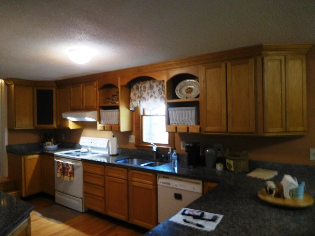 151 Burnham Road Lowell, MA 01852 - Photo 10 of 20 Gallery Image 10