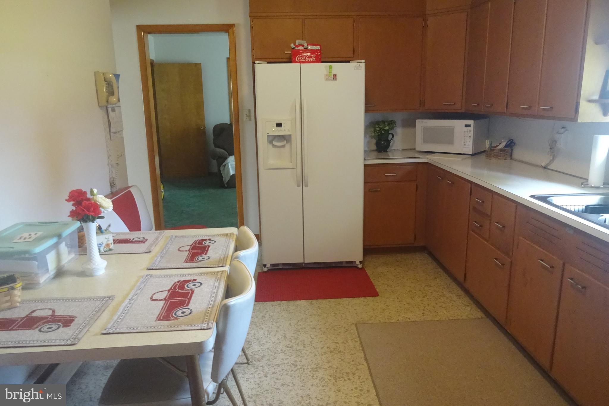 1009 Brechbill Road Chambersburg, PA 17202 - Photo 12 of 42 Eat in kitchen