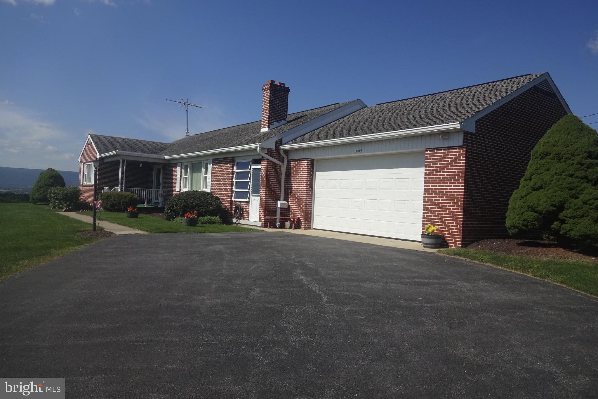 1009 Brechbill Road Chambersburg, PA 17202 - Photo 3 of 42 2 car garage