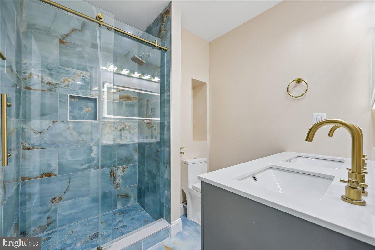 24321 Log House Road Gaithersburg, MD 20882 - Photo 25 of 36 Private Bathroom