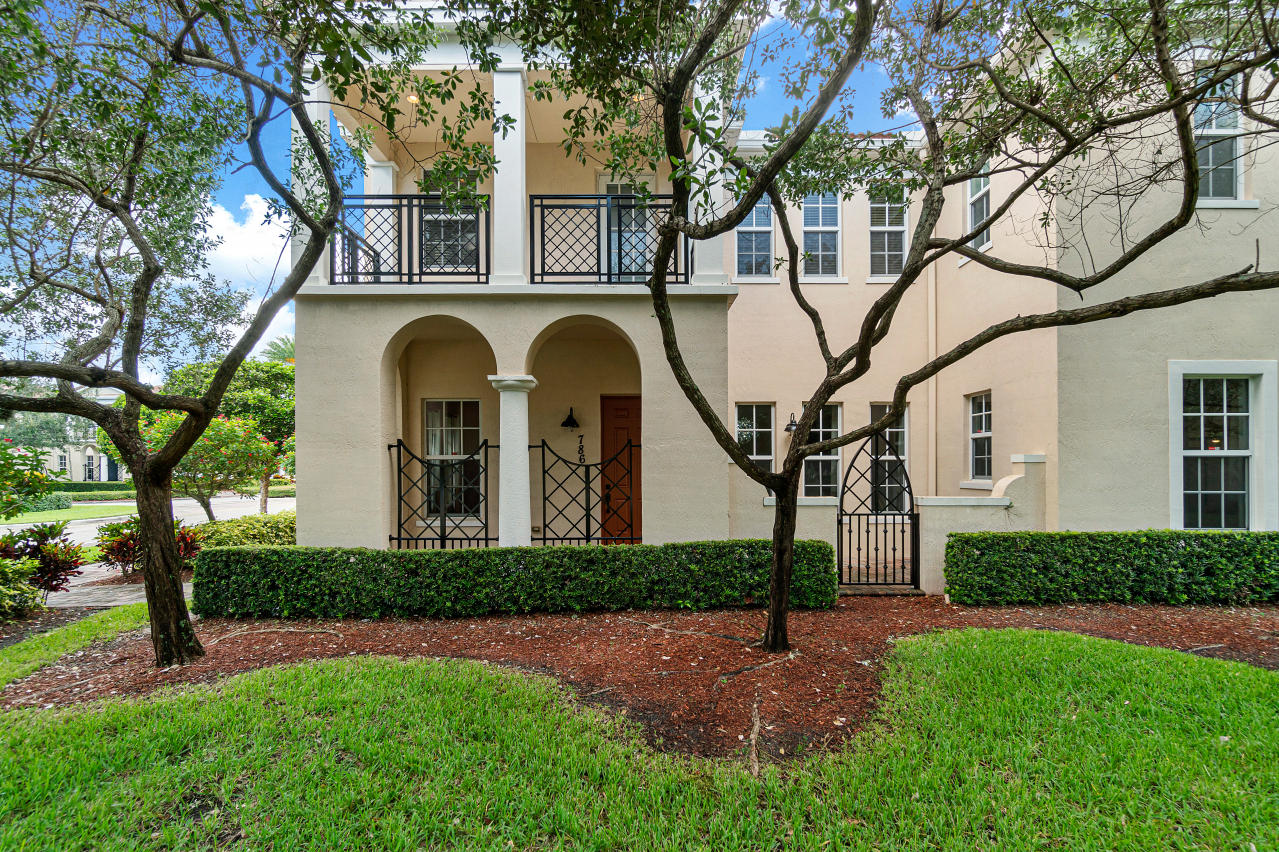 786 Northwest 83rd Lane Boca Raton, FL 33487 - Photo 5 of 31 005-786Northwest83rdLane-BocaRaton-FL-33