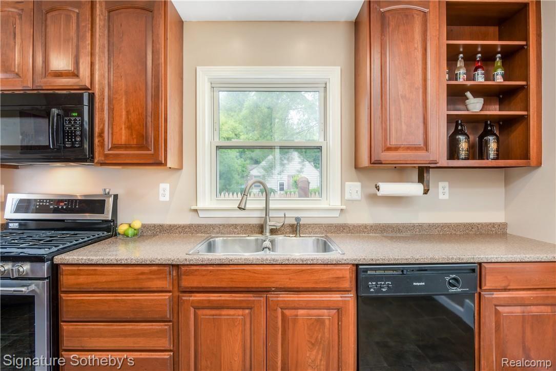 3502 Normandy Road Royal Oak, MI 48073 - Photo 7 of 24 Kitchen 5.jpg